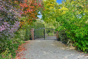 Private gated drive- click for photo gallery